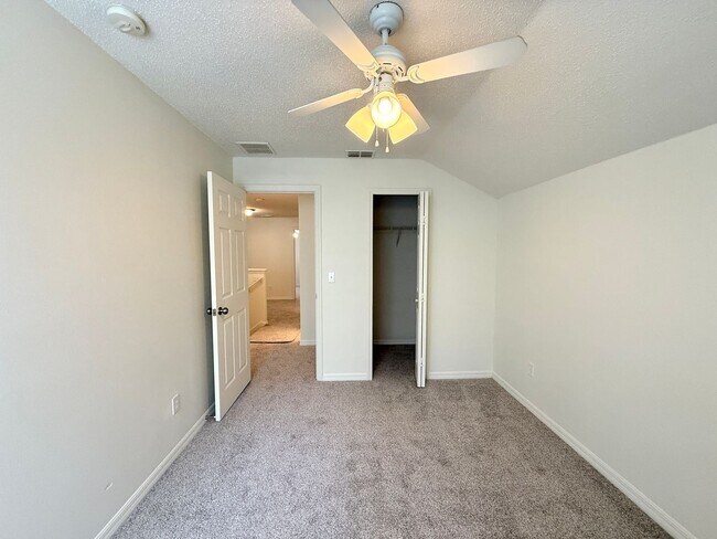 Building Photo - Nice 4/2 Two-Story Home in Seminole County...