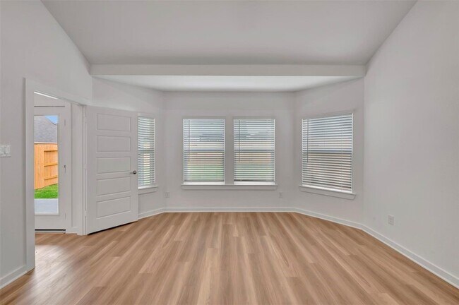 Building Photo - 32510 Lantana Flds Rd