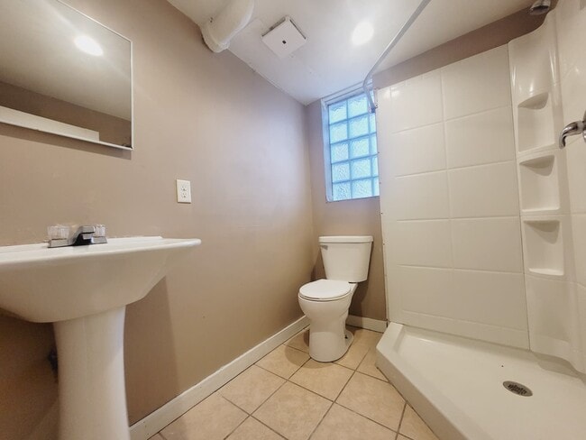 Building Photo - 1 NE-2