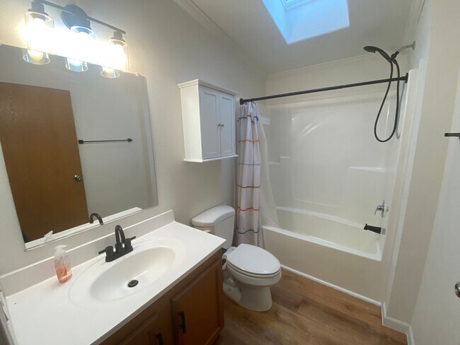 Building Photo - 1027 Falls Creek Dr