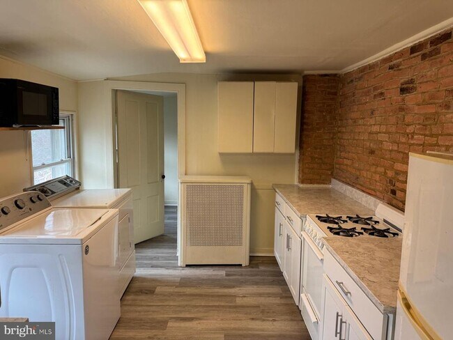 Building Photo - 230 W Lafayette Ave