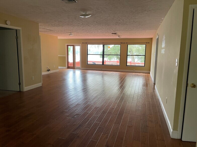 Loving room - 10180 SE 139th Plz