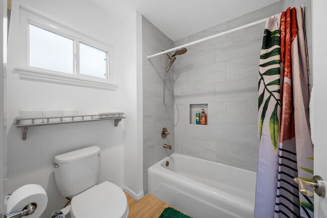 Building Photo - 9737 Benavente Pl