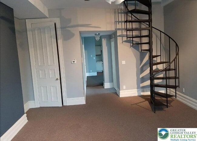 Building Photo - 146 S Church St