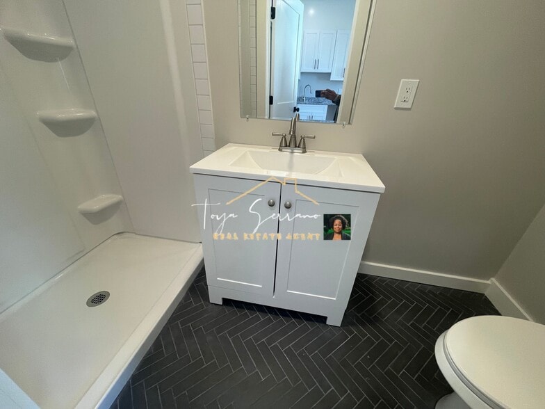 Building Photo - 19 Gordon St