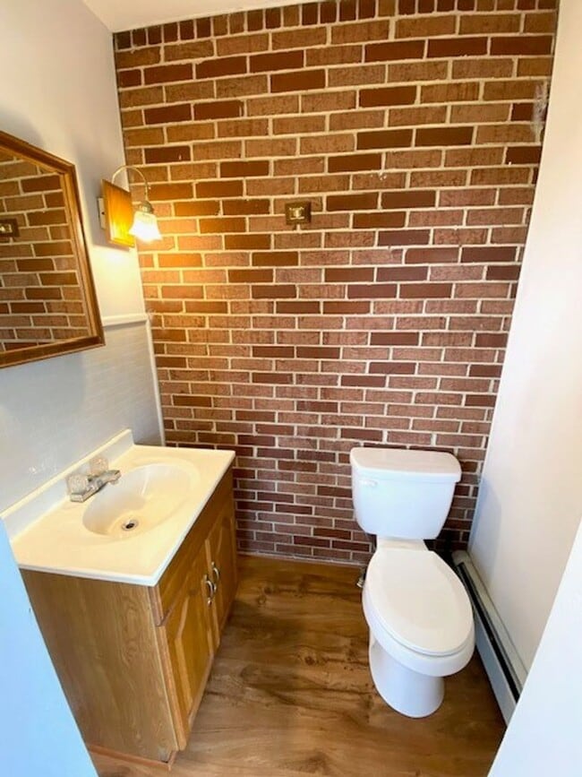 Building Photo - ONE LEVEL Single Family Home Close To Interstates!
