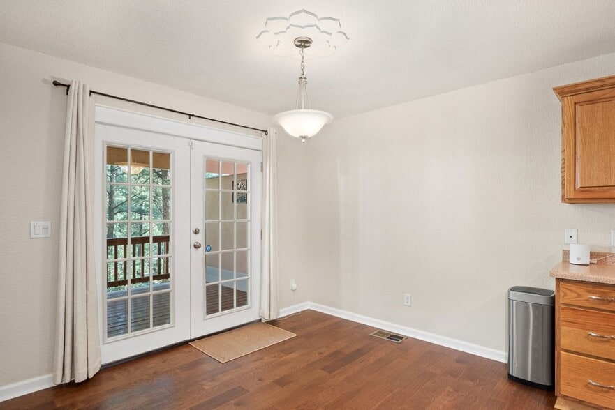 Building Photo - 408 Sunny Slope Dr