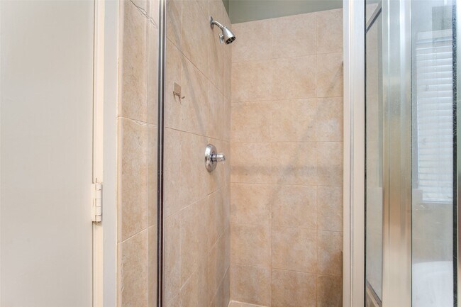 Building Photo - 4430 Center St