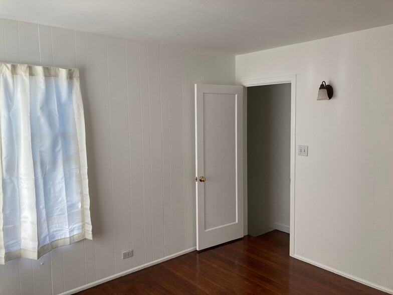 Bedroom - 929 Georgia St