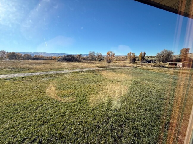 Building Photo - 3 Bed 2 Bath Large Semi-Rural Modern Beautiful Home