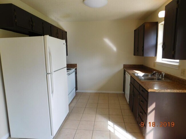 Building Photo - 206 Jason Dr