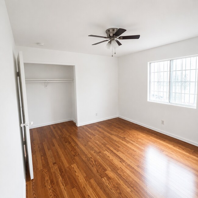 Building Photo - 3321 W 63rd St