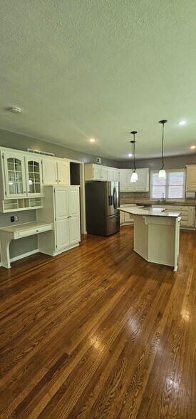 Building Photo - 14117 Parkhill Ln