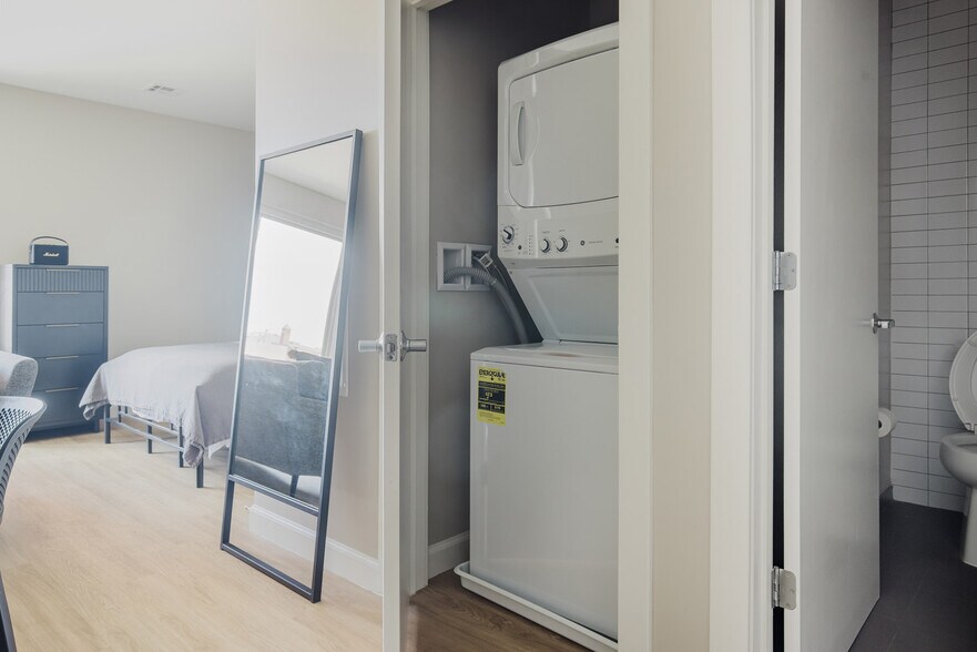 Building Photo - 21 Charles St