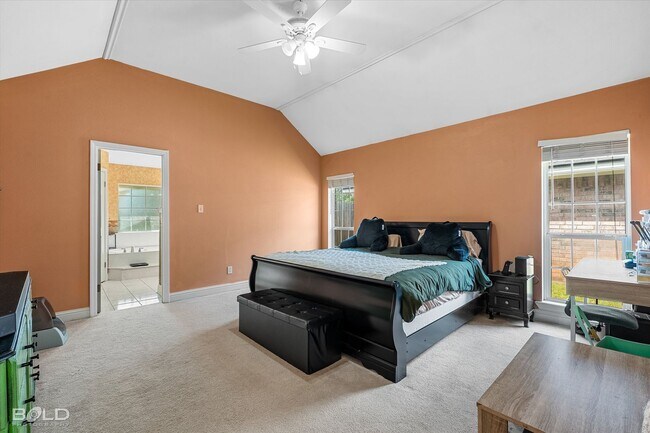 Building Photo - 4 Bedroom 2.5 Bathroom in Stockwell