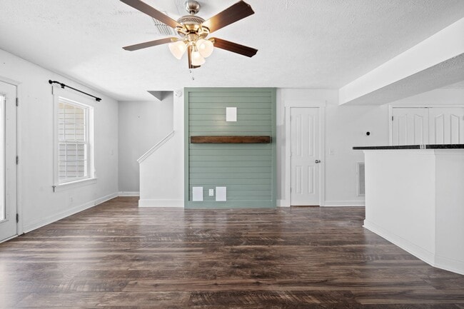Building Photo - 2128 Victory Gallop Ln