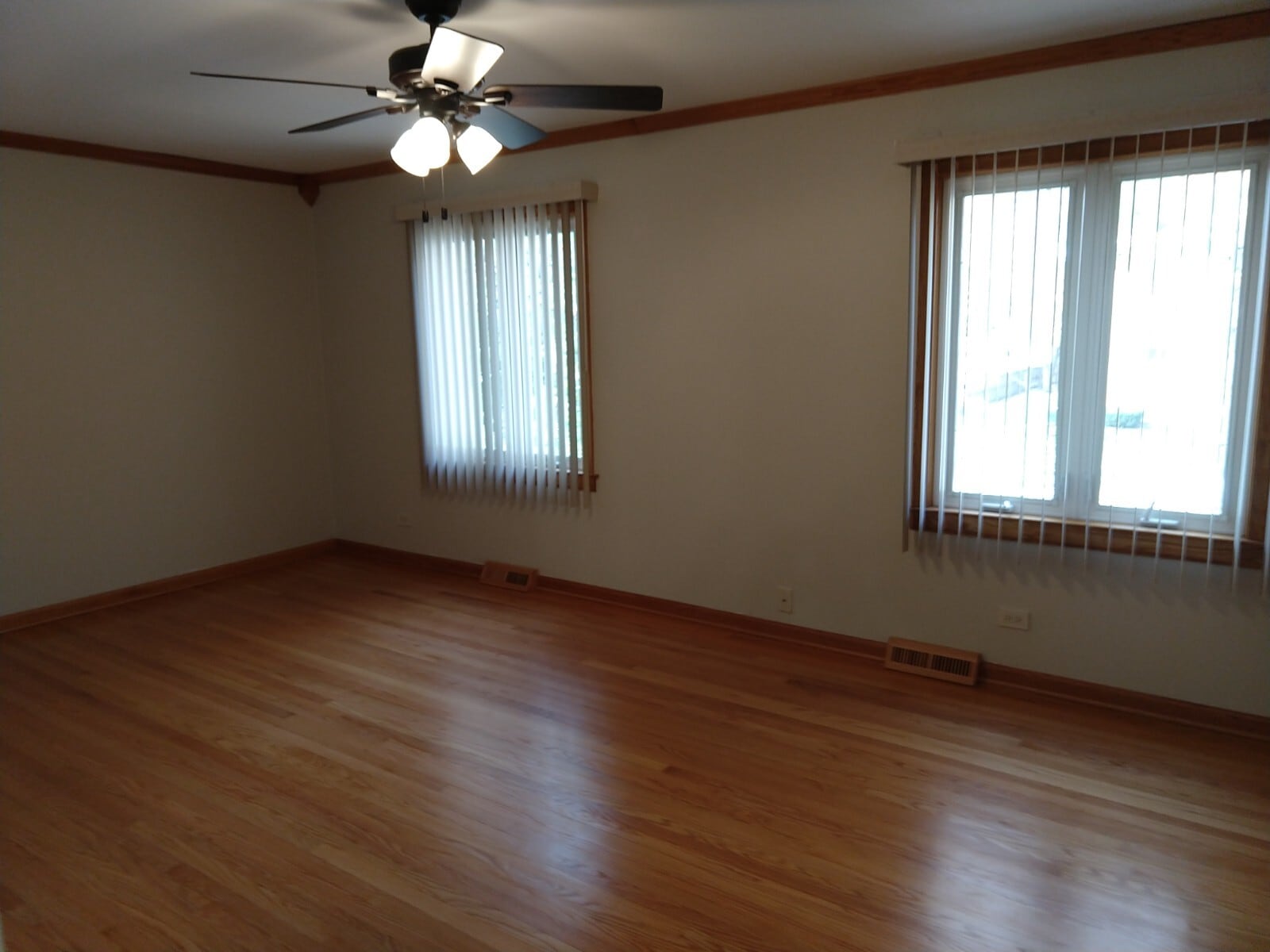 Building Photo - 1343 Woodview Ln