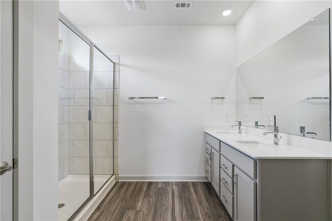 Building Photo - Gorgeous home available August 1!