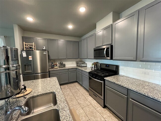 Building Photo - 25511 Northpark Lake Dr