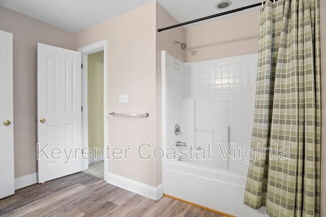 Building Photo - 15470 Turner Dr