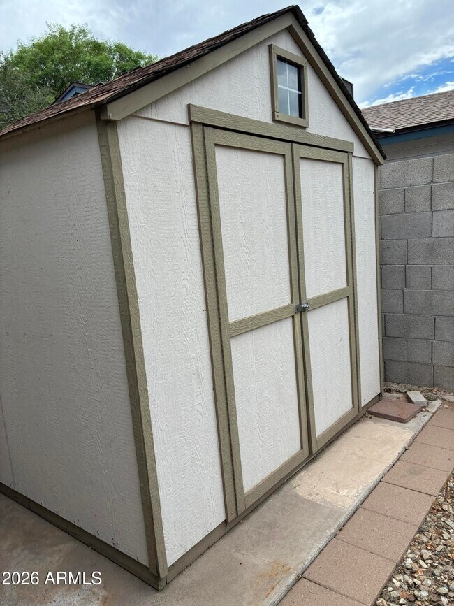 Building Photo - 2058 E Fremont Dr