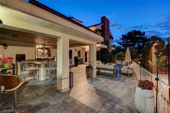 Building Photo - 7001 Alamitos Cir