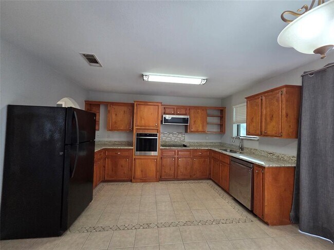 Building Photo - 21600 Long Hill Dr