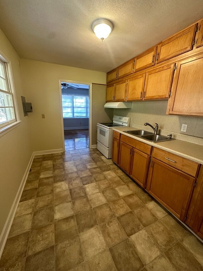 Building Photo - 1309 W 22nd St