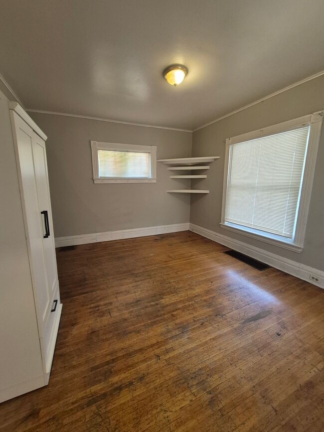 Building Photo - 47 Elmhurst-VR
