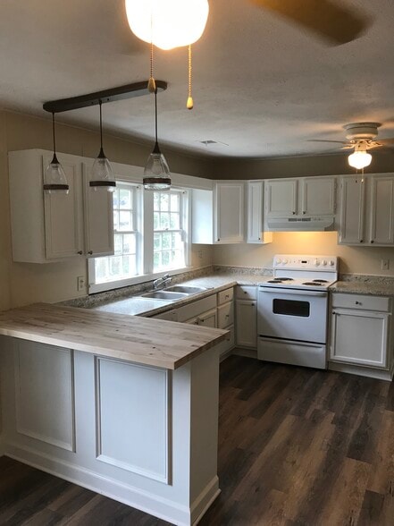 Kitchen - 214 Mara St