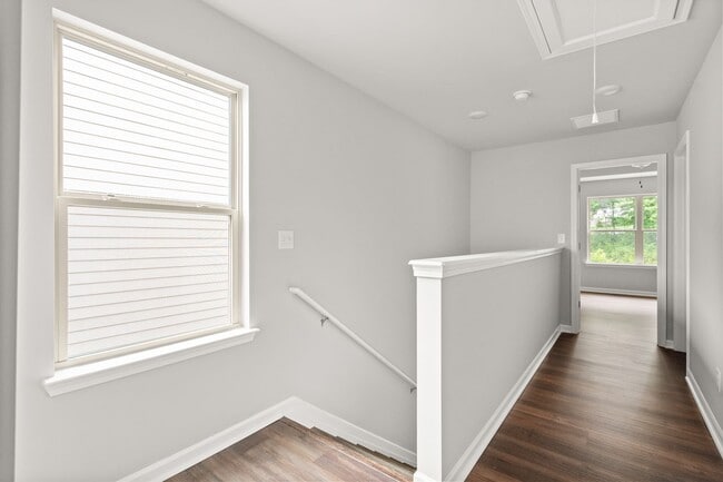 Building Photo - 4 bed / 2.5 bath in Gainesville! Retreat a...