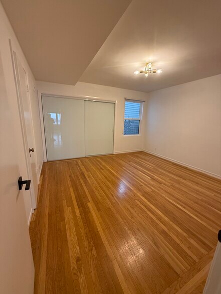 Bedroom w/o furnute - 1015 Francisco St