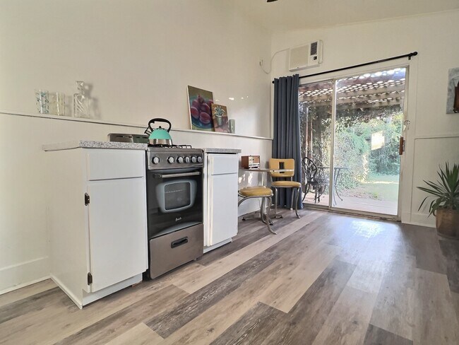 Kitchen / Dining Room - 1205 North St