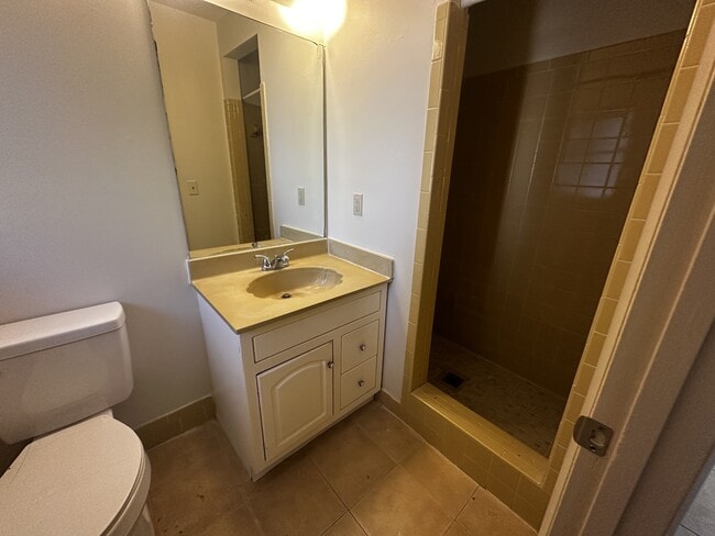 Building Photo - 3 Spring Loop