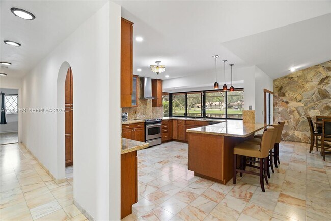 Building Photo - 9031 N New River Canal Rd