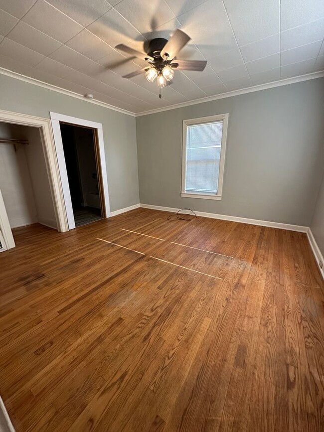 Building Photo - PP - 12 - Glendale