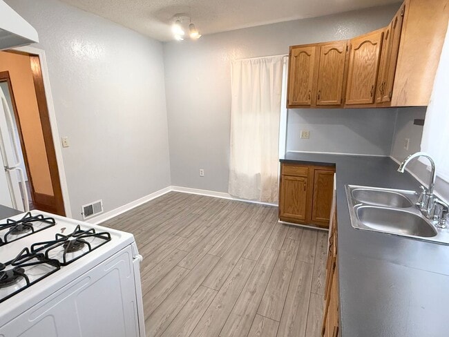 Building Photo - 1327 Corby Blvd