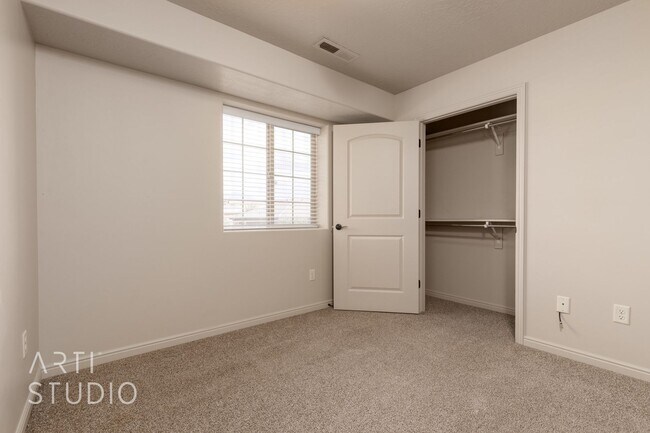 Building Photo - MOVE-IN SPECIAL $100 OFF FIRST MONTH'S REN...