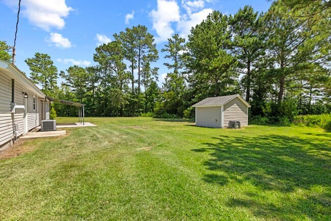 Building Photo - Charming Country Home on 1+ Acres