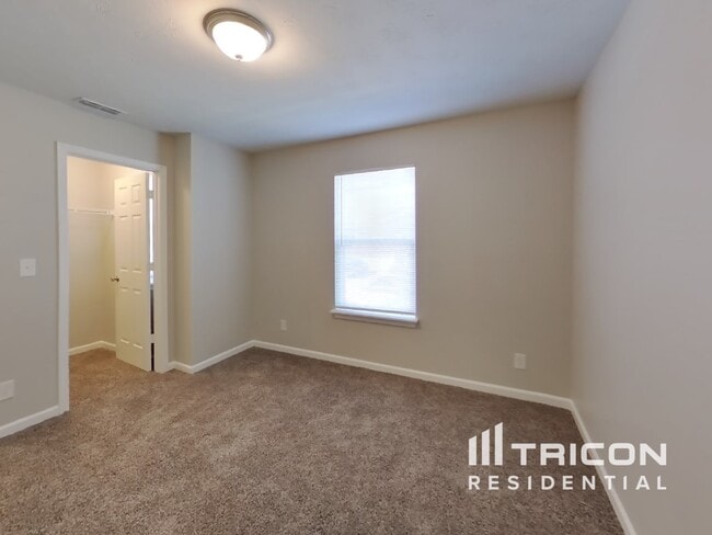 Building Photo - 718 Jefferson Park Dr