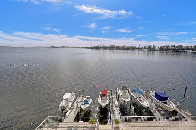 Building Photo - 2201 Brickell Ave