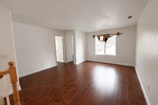 Building Photo - 632 Fisher Cir