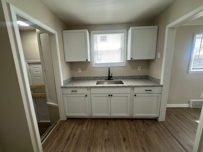 Building Photo - Freshly Renovated 3-Bedroom Home – Quality...