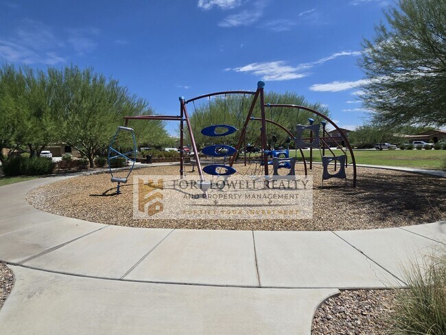 Building Photo - Modern 3 Bed / 2 Bath Home with Open Floor...