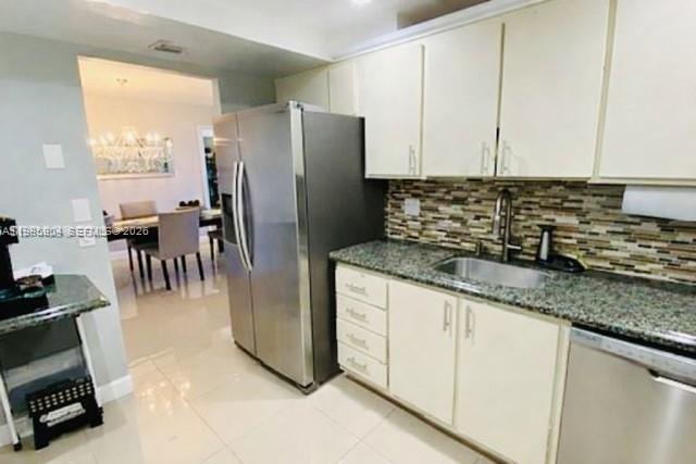 Building Photo - 1100 St Charles Pl