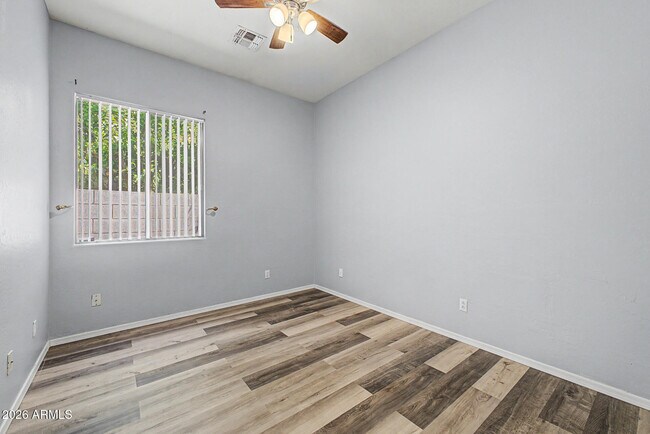 Building Photo - 7233 W Paradise Ln