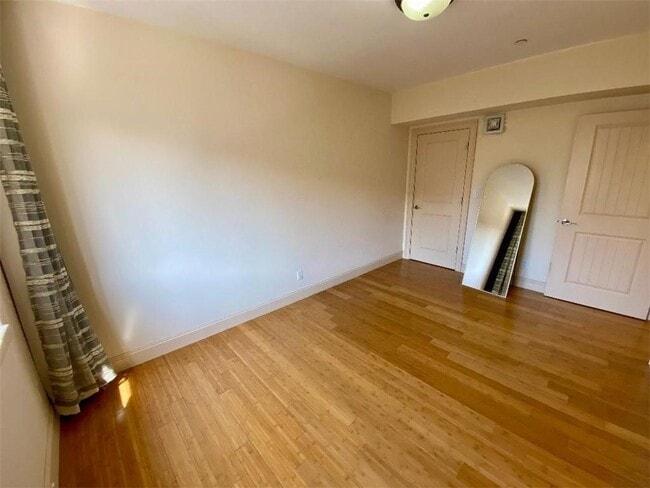 Building Photo - 1689 E 21st St