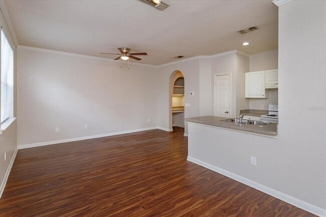 Building Photo - 860 N Orange Ave