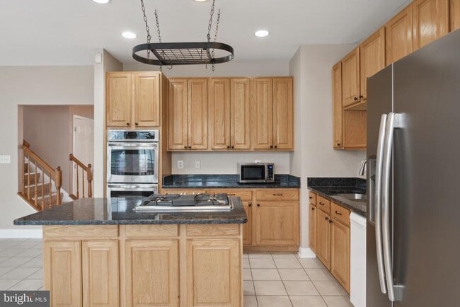 Building Photo - 641 Springhouse Square SE