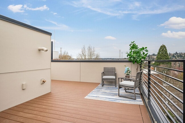 Building Photo - 34 W Cremona St